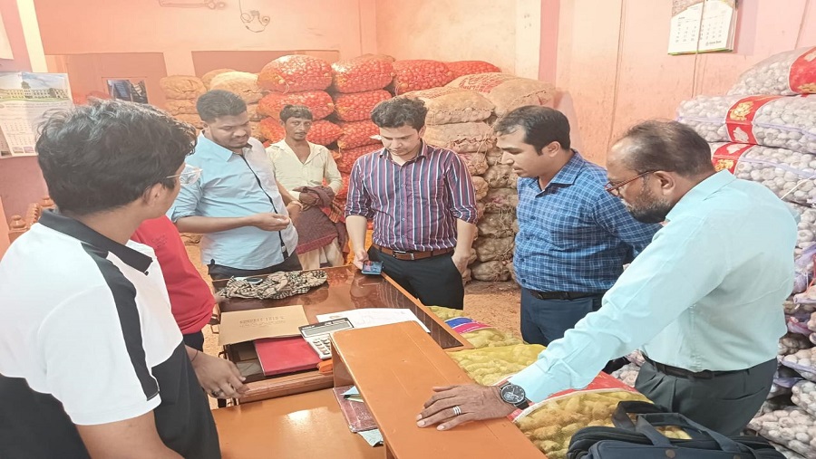 খাতুনগঞ্জের গুলিস্তান ট্রেডিং: এলাচ কেনা-বেচায় বড় গরমিল