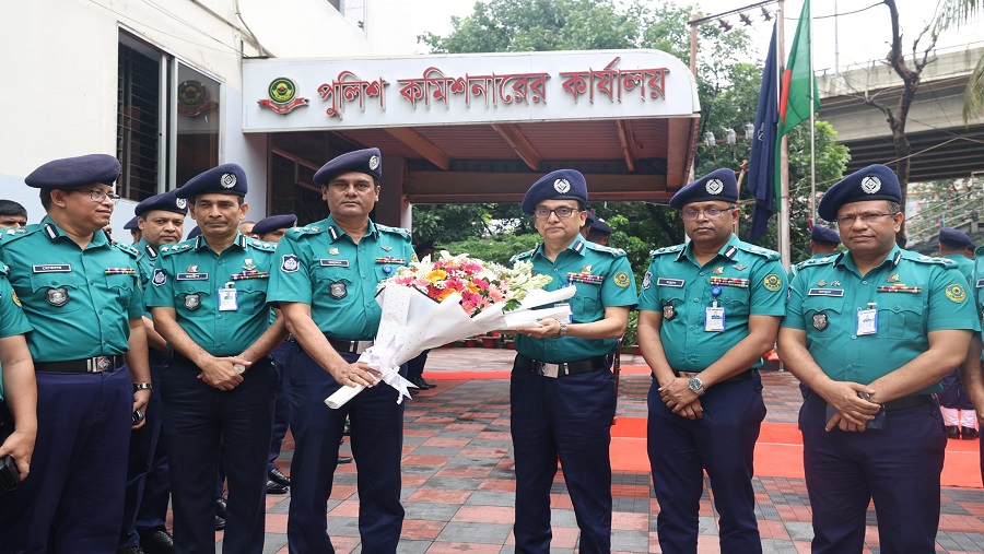 কর্মস্থলে যোগ দিয়েছেন সিএমপির ৩২তম কমিশনার কর্মস্থল, সিএমপি, কমিশনার