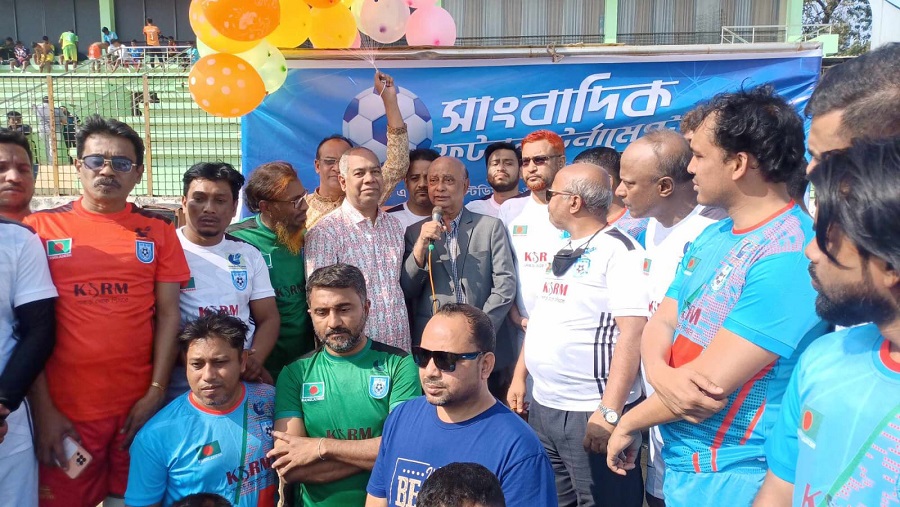 সিআরএফ সাংবাদিক ফুটবল টুর্নামেন্টে সাম্পান দল চ্যাম্পিয়ন সিআরএফ, সাংবাদিক, ফুটবল, টুর্নামেন্ট, সাম্পান, চ্যাম্পিয়ন