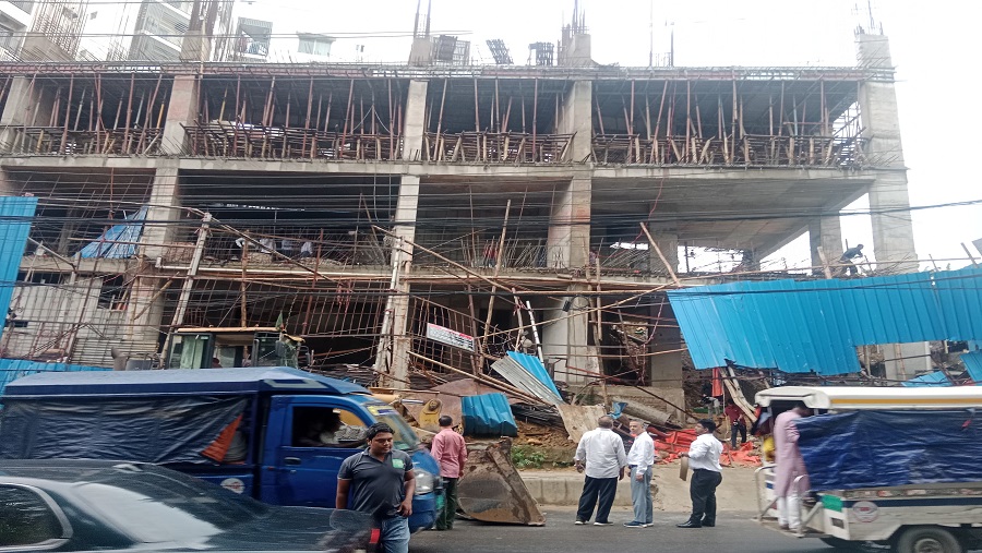 চট্টগ্রামে স্বপ্নীল ফ্যামিলি ওনার্সের নির্মাণাধীন ভবন গুঁড়িয়ে দিচ্ছে সিডিএ স্বপ্নীল ফ্যামিলি ওনার্স, নির্মাণাধীন, ভবন, গুঁড়িয়ে, সিডিএ