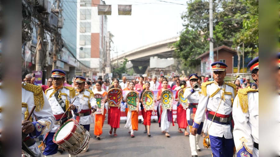 পুরনোকে বিদায় জানিয়ে বর্ণিল আয়োজনে নববর্ষ বরণ চট্টগ্রামবাসীর