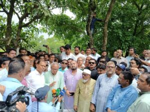 ‘ড্রোন নির্মাতা’ আশির উদ্দিনের পাশে তারেক রহমান ‘ড্রোন নির্মাতা’ আশির উদ্দিনের পাশে তারেক রহমান